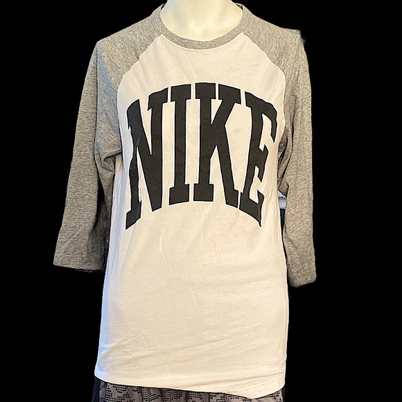 Nike Tops - Nike women’s white & gray 3/4 sleeve jersey shirt